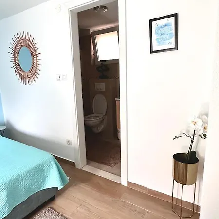 Madonna Ii Pensión 3*