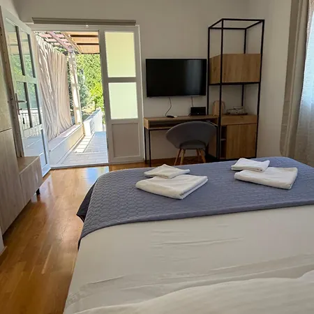 Madonna Ii 3*